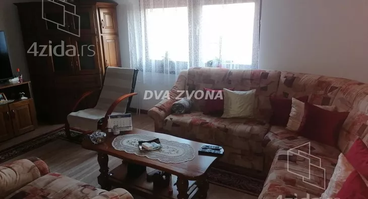 Poslovna zgrada | 4zida