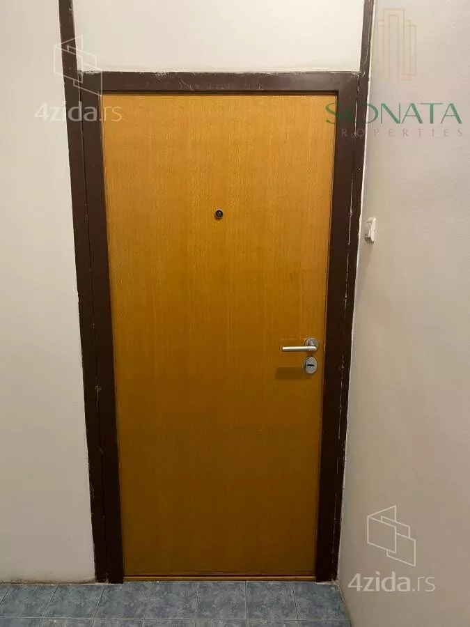 Poslovna zgrada | 4zida