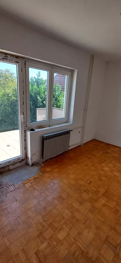 Laze Telečkog 25A | 4zida.rs