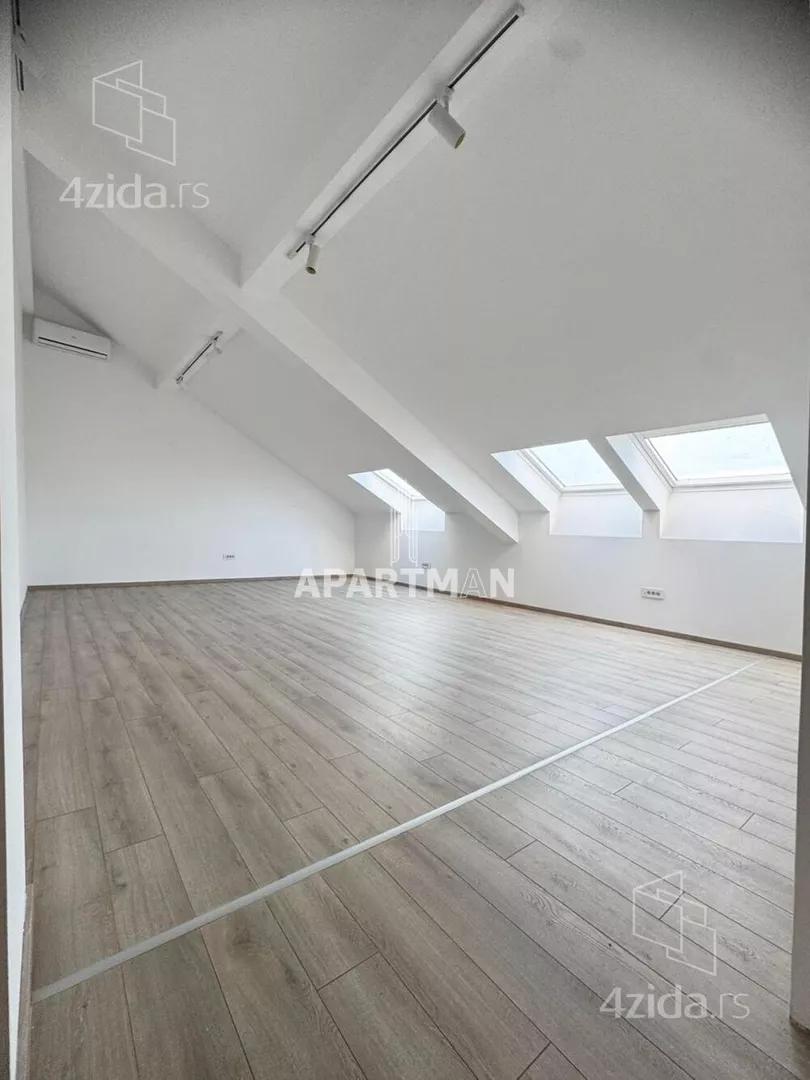 Poslovna zgrada | 4zida