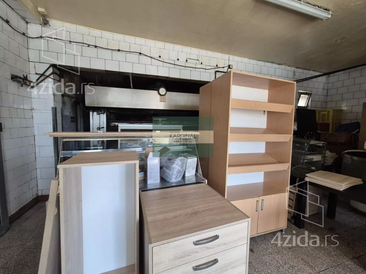 Poslovna zgrada | 4zida