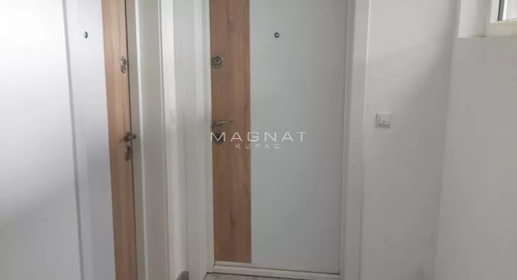 Šestosoban stan | 4zida