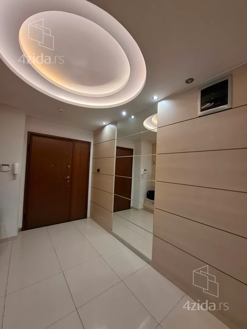 Šestosoban stan | 4zida