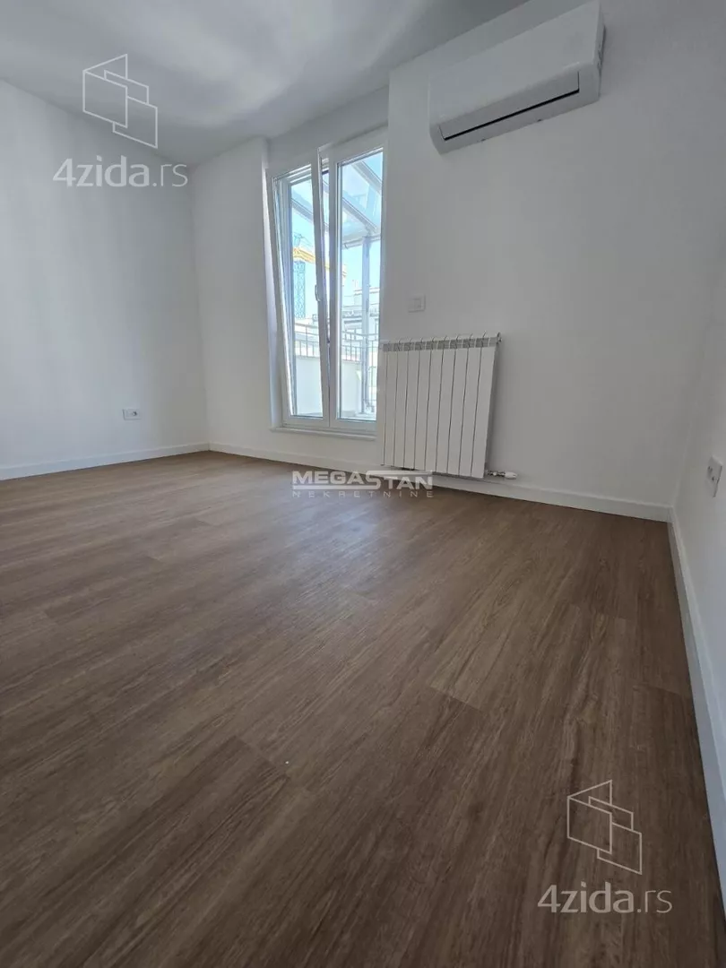 Četvoroiposoban stan | 4zida