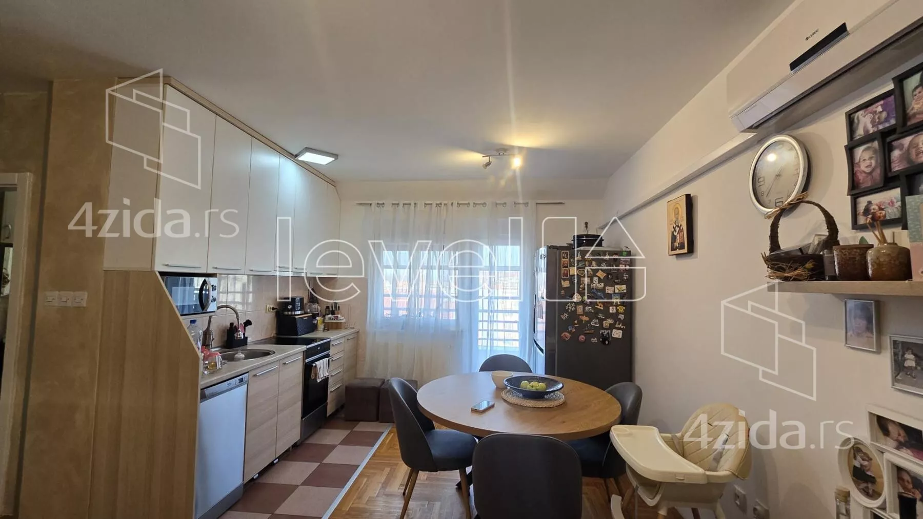 Dvoiposoban stan | 4zida