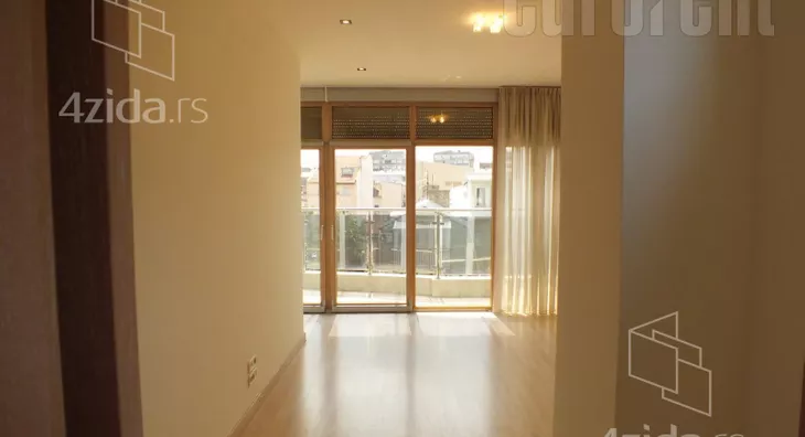 Šestosoban stan | 4zida