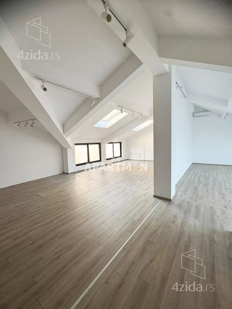 Poslovna zgrada | 4zida