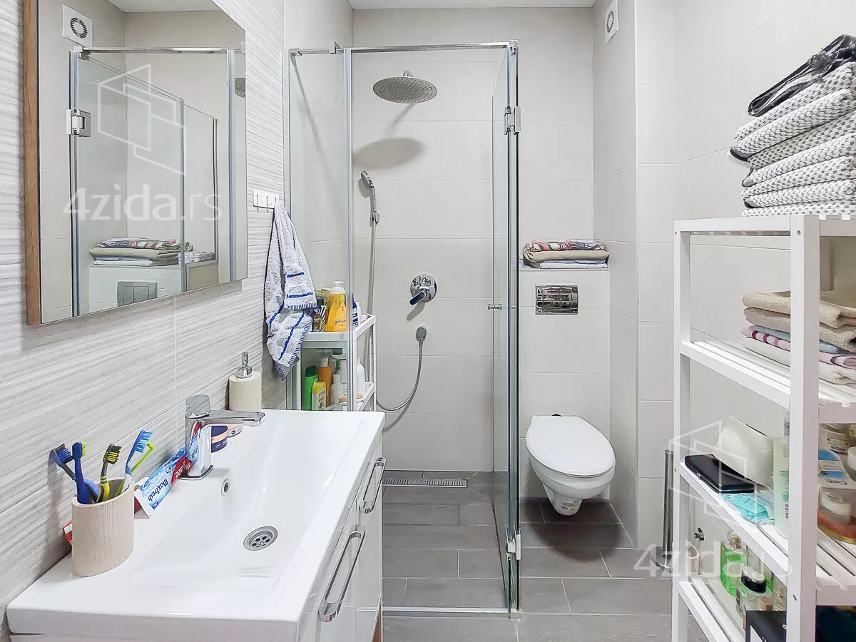 Petosoban stan | 4zida