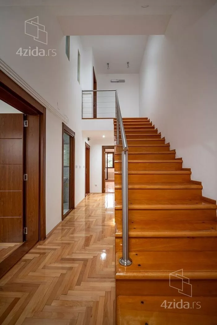 Šestosoban stan | 4zida