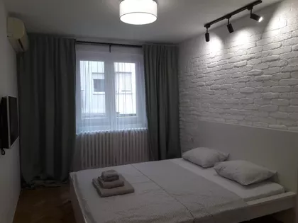 Petra Drapšina | 4zida.rs