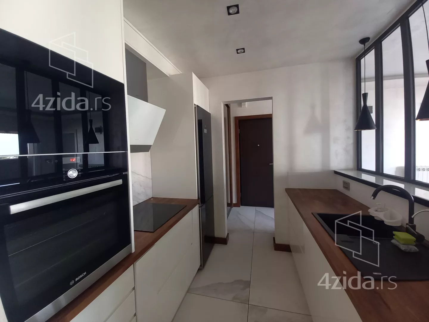 Petosoban stan | 4zida