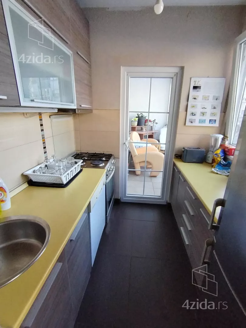 Troiposoban stan | 4zida