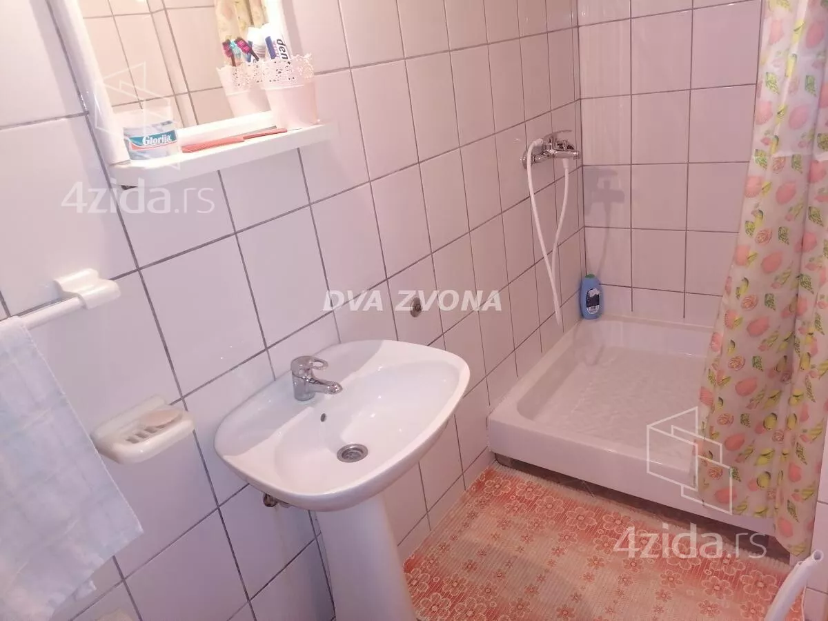 Poslovna zgrada | 4zida