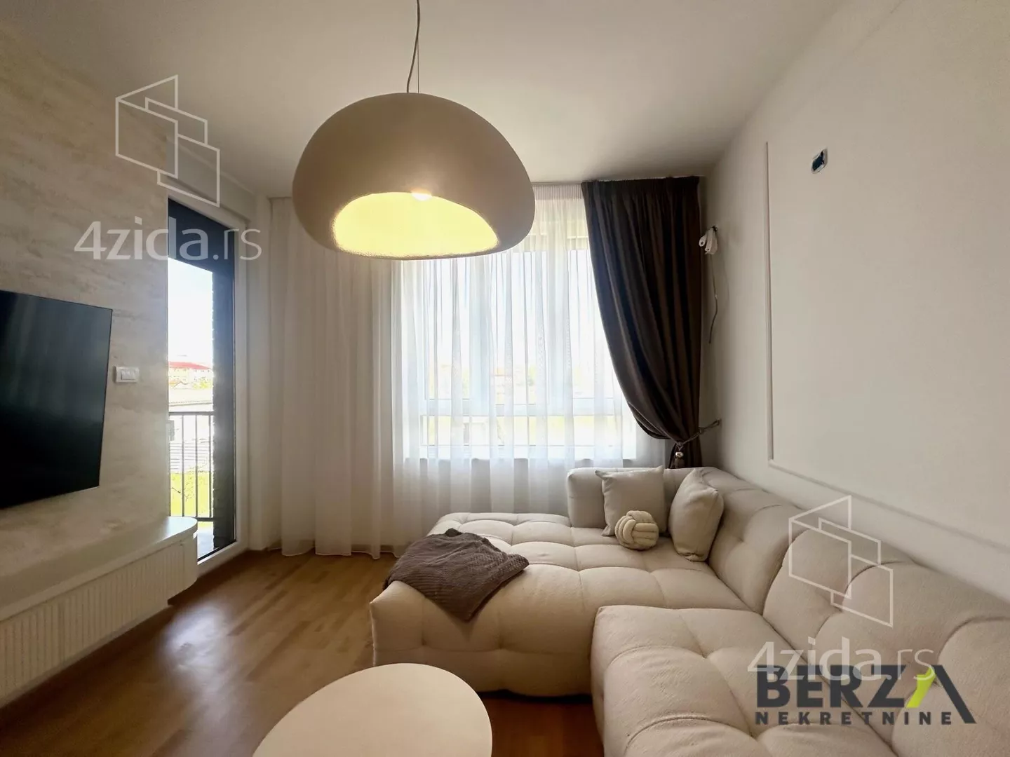 Jednoiposoban stan | 4zida