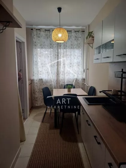 Velbuška | 4zida.rs