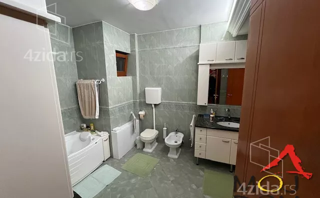 Petosoban stan | 4zida