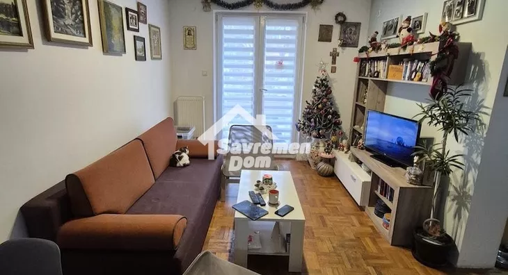 Šestosoban stan | 4zida