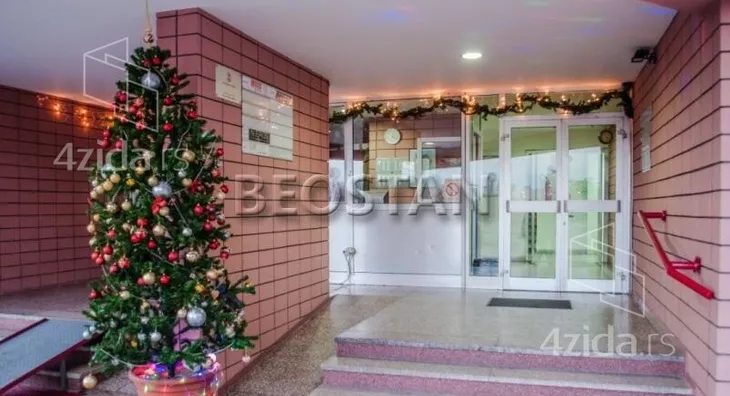 Šestoiposoban stan | 4zida