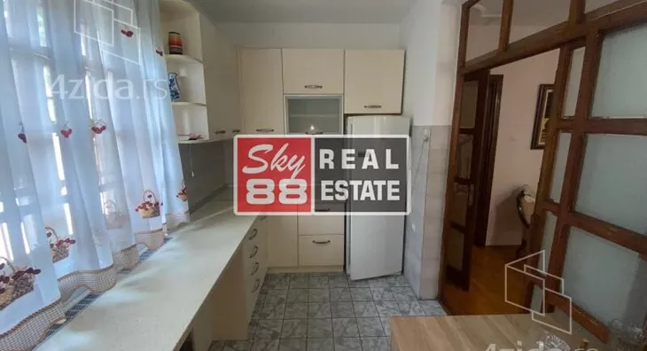 Šestosoban stan | 4zida