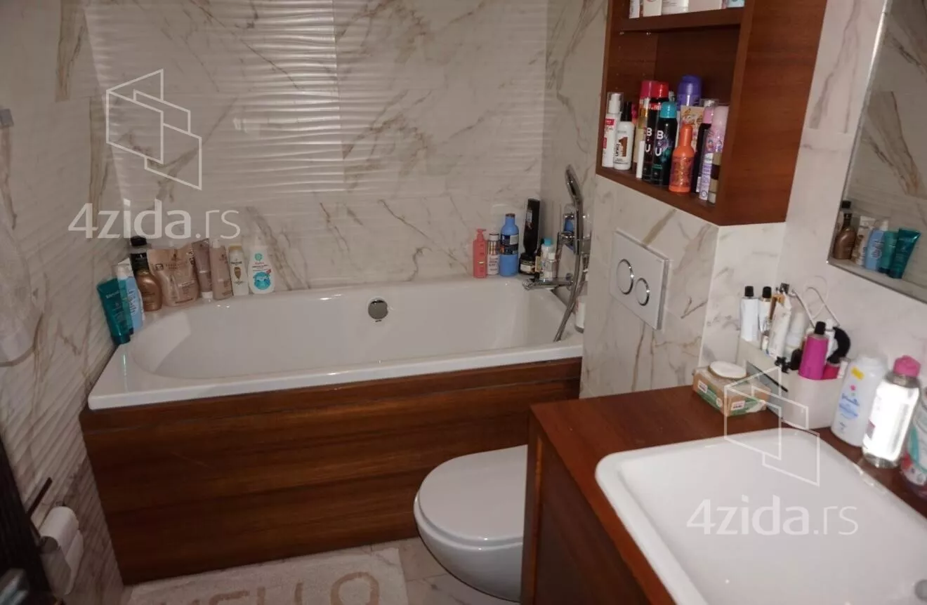 Petosoban stan | 4zida