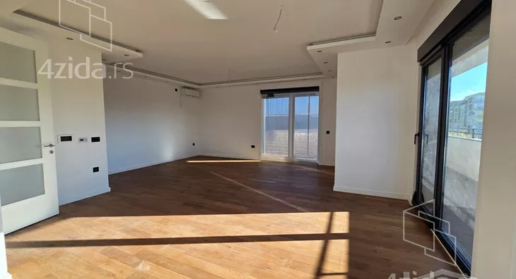 Šestosoban stan | 4zida