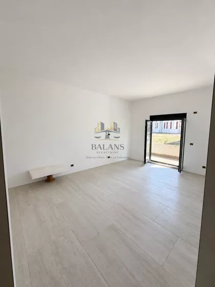 Stari Banovci | 4zida.rs