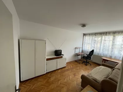 Crvene Zastave 1 | 4zida.rs