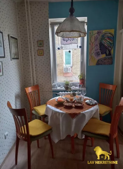 PARISKE KOMUNE | 4zida.rs