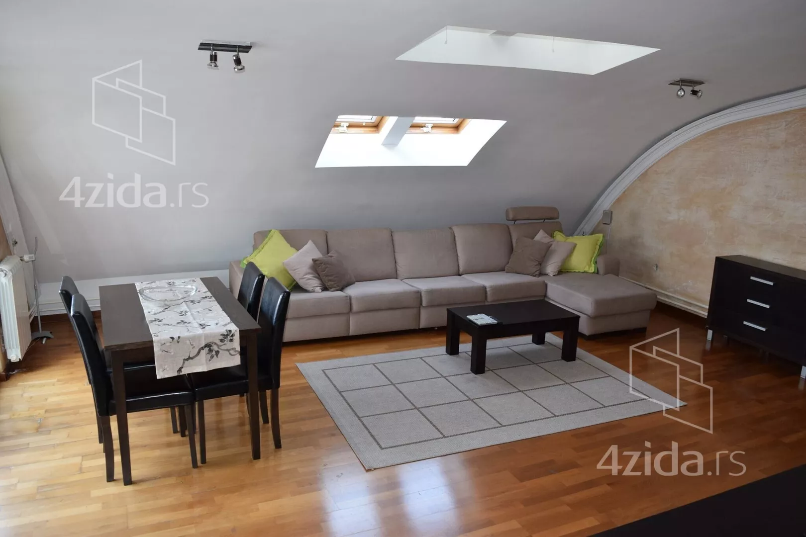 Troiposoban stan | 4zida