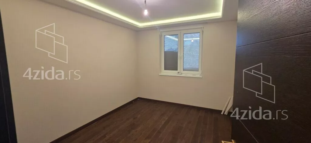 Šestosoban stan | 4zida