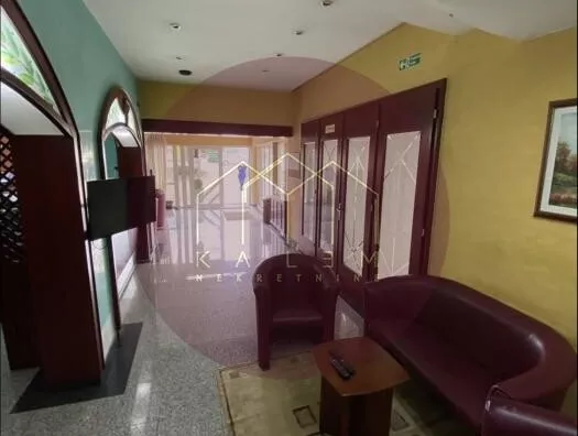 Poslovna zgrada | 4zida