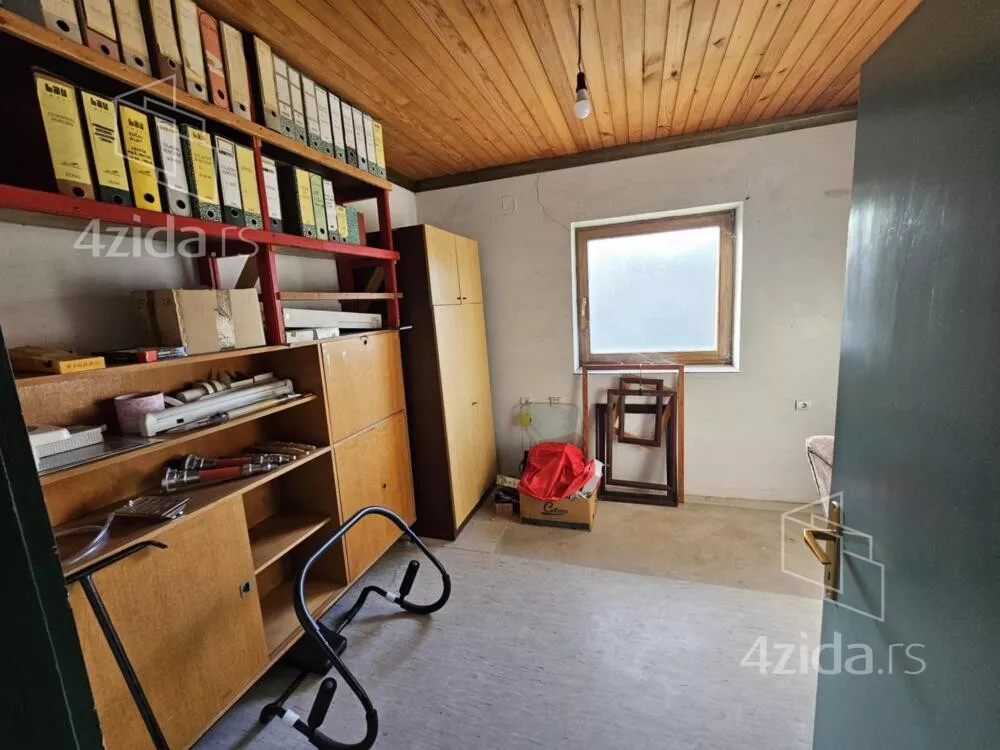 Poslovna zgrada | 4zida