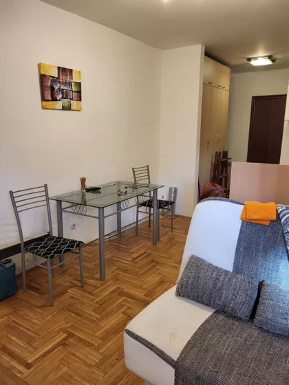 Ugrinovački put | 4zida.rs