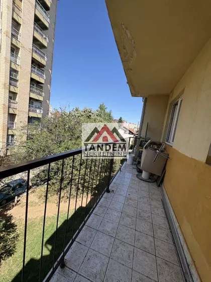 Crveni Pevac | 4zida.rs