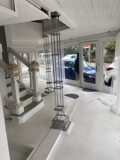 Nemanjina bb | 4zida.rs