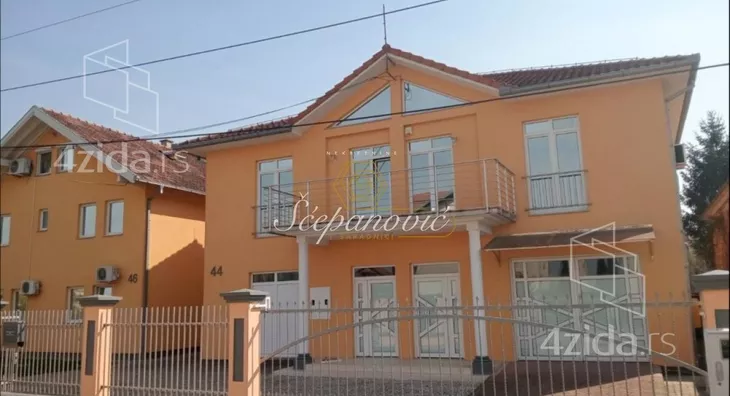 Poslovna zgrada | 4zida