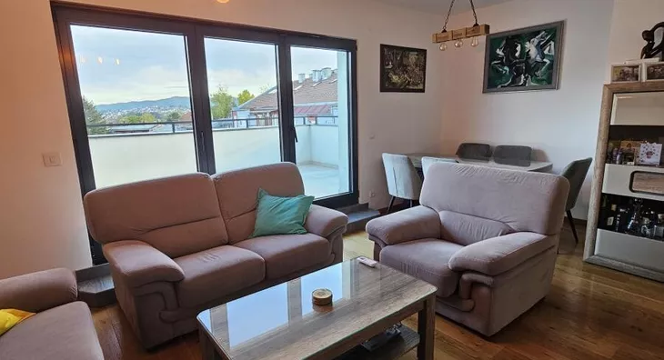 Šestosoban stan | 4zida