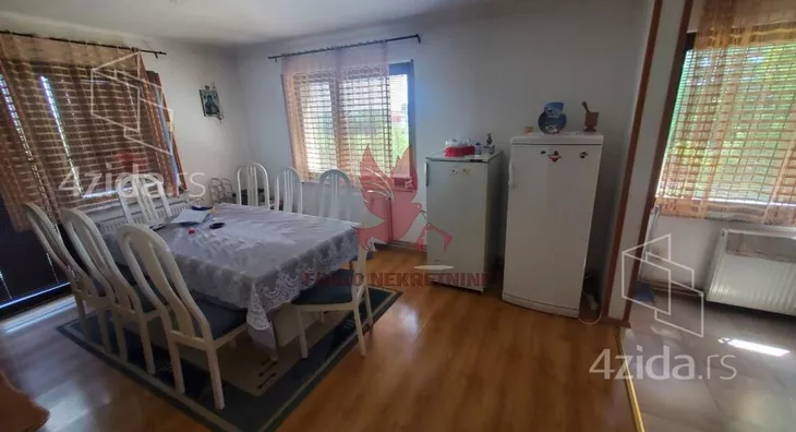 Šestoiposoban stan | 4zida