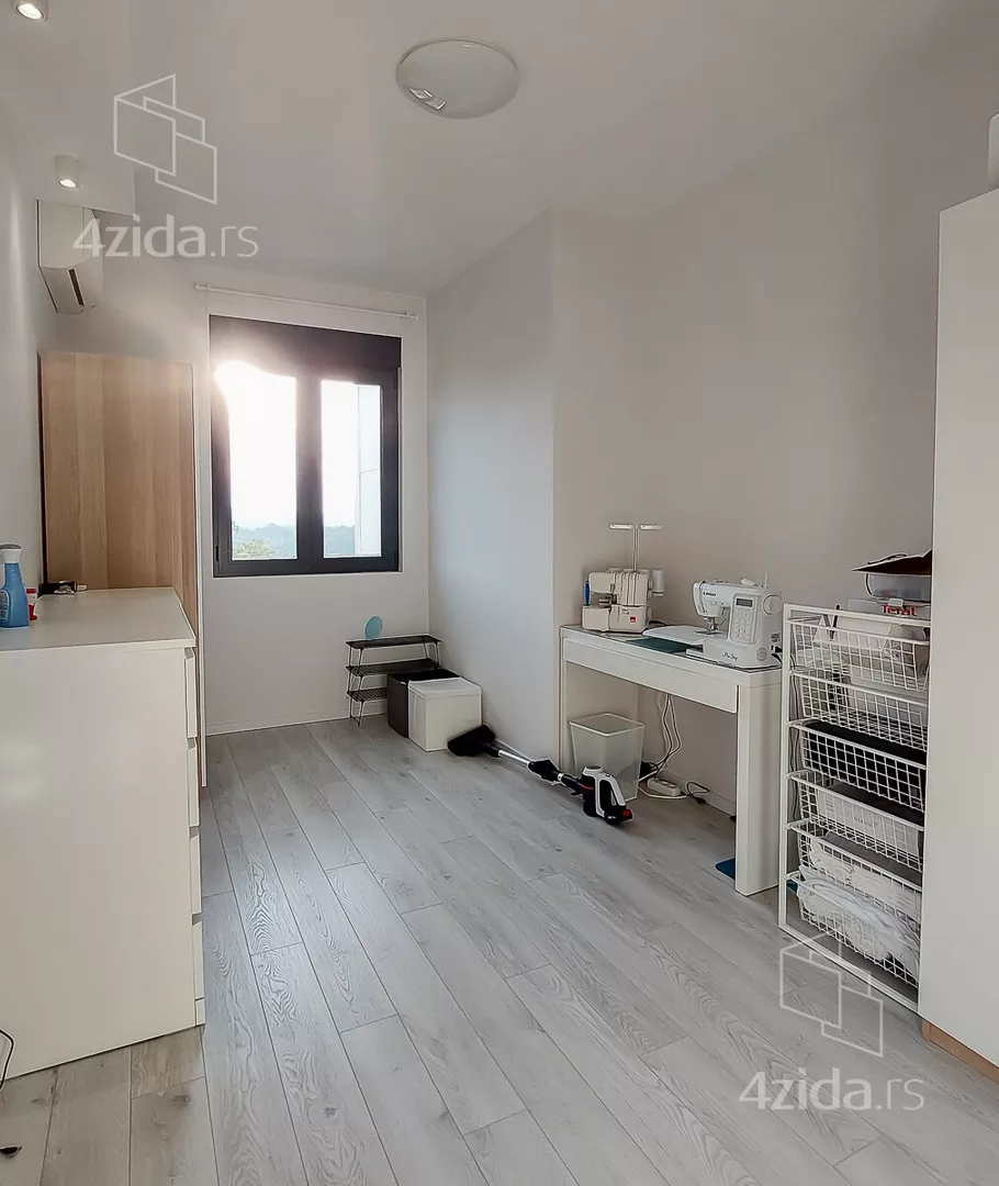 Šestosoban stan | 4zida