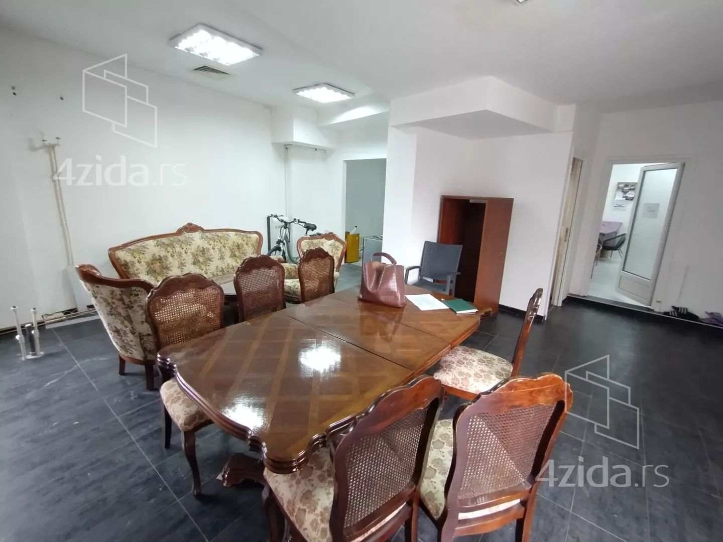 Poslovni prostor | 4zida