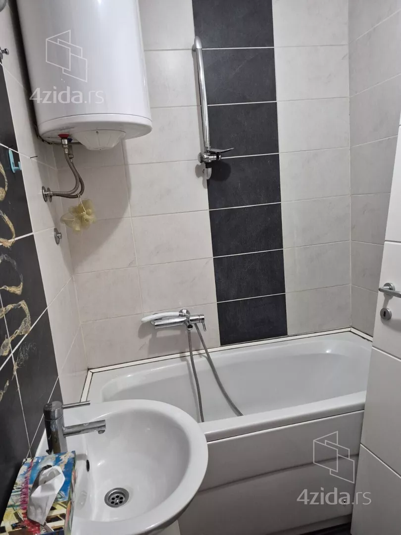 Četvoroiposoban stan | 4zida