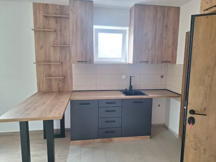 Stefana Prvovenčanog bb | 4zida.rs