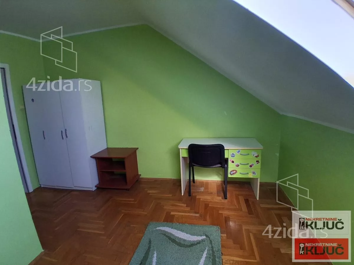 Četvoroiposoban stan | 4zida