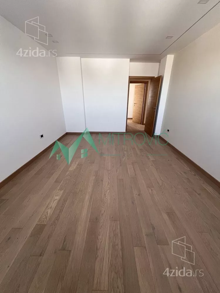 Šestosoban stan | 4zida