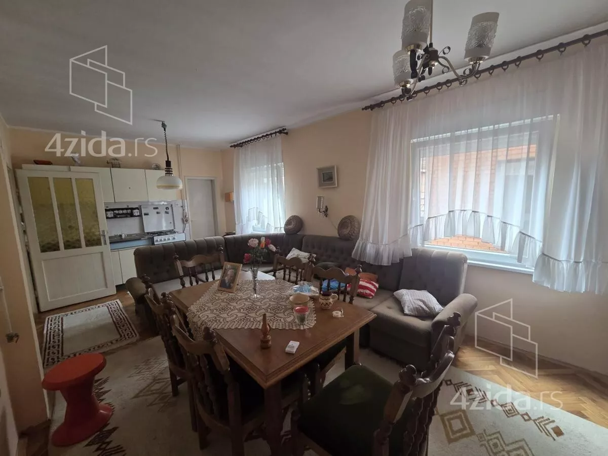 Kuća | 4zida
