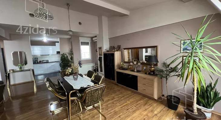 Četvoroiposoban stan | 4zida