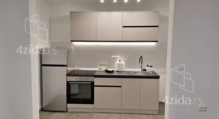 Poslovna zgrada | 4zida