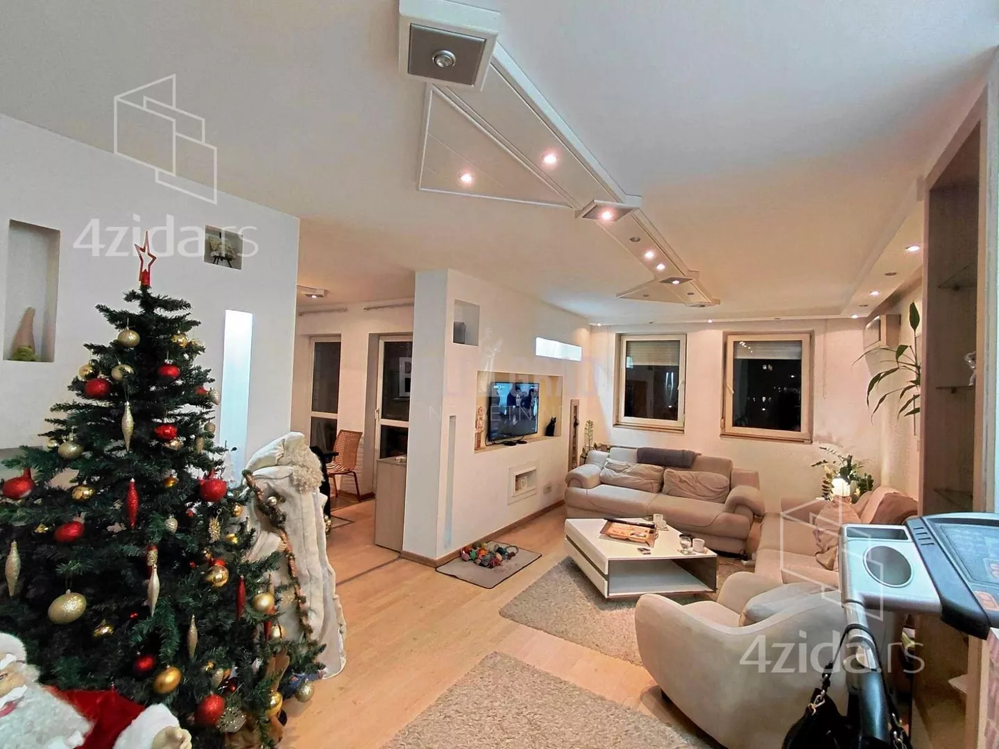 Četvoroiposoban stan | 4zida