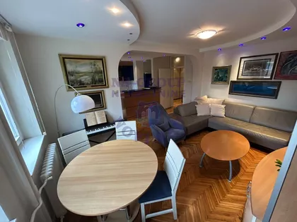 Pavla Papa | 4zida.rs