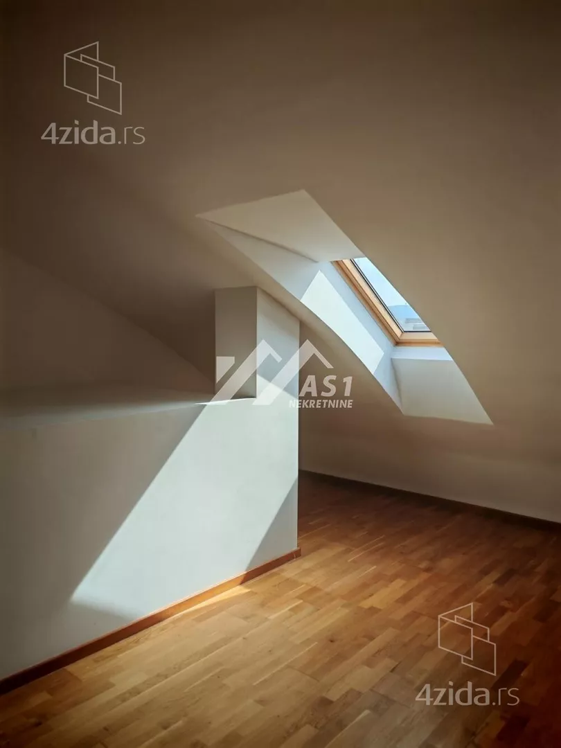 Četvoroiposoban stan | 4zida